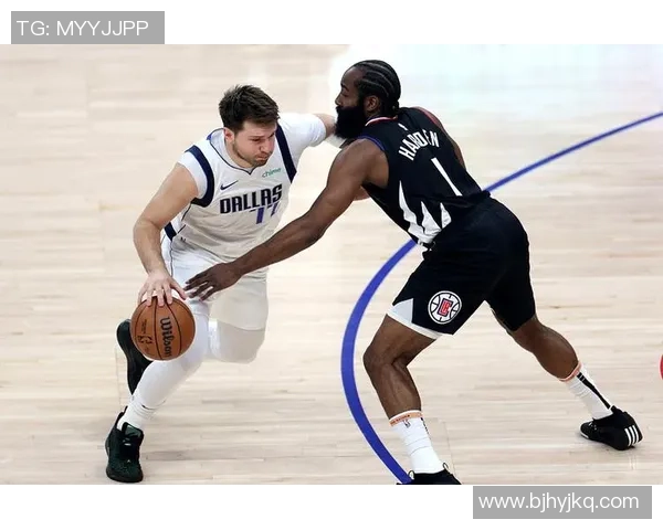 2020年NBA季后赛快船与独行侠第三场激战回顾与精彩瞬间分析