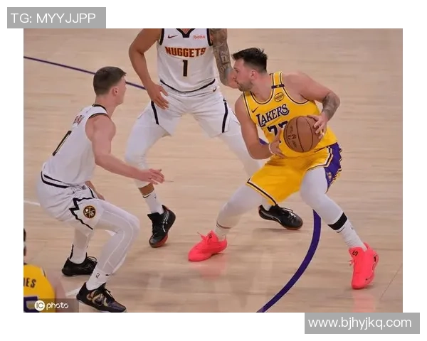 湖人掘金G1首节精彩回顾球星对决引发全场热烈氛围 湖人掘金G1首节精彩回顾球星对决引发全场热烈氛围