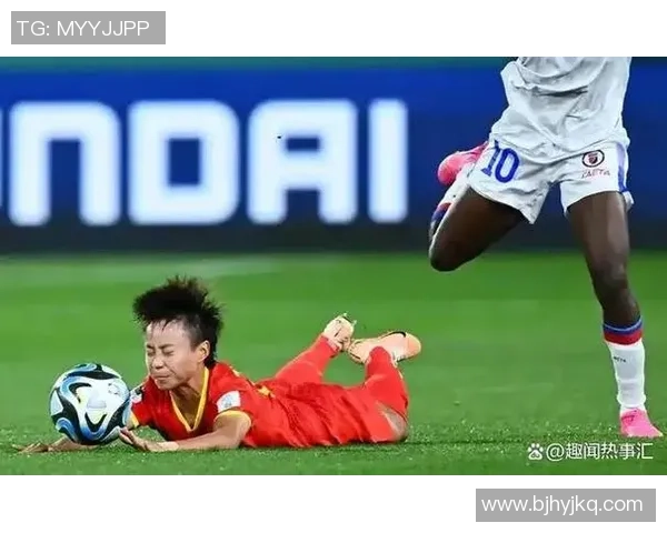 中国女足2-0打败伯恩利女足，唐佳丽头球破门张琳艳补射得手